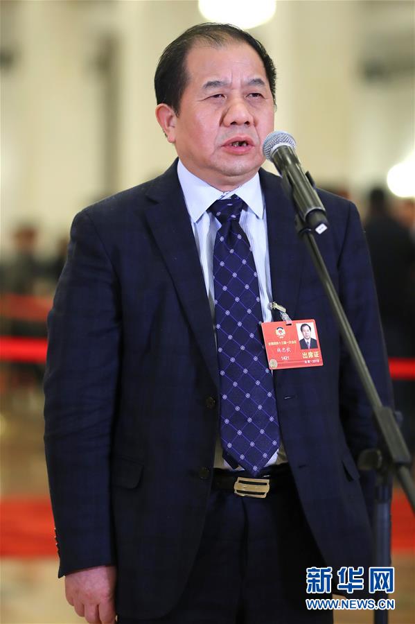 （兩會(huì)&middot;XHDW）（7）全國(guó)政協(xié)委員接受采訪(fǎng)
