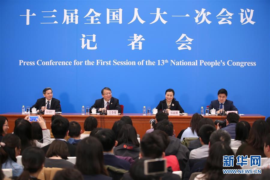 (兩會)(3)十三屆全國人大一次會議秘書處法案組有關(guān)負(fù)責(zé)人回應(yīng)憲法修正案熱點問題