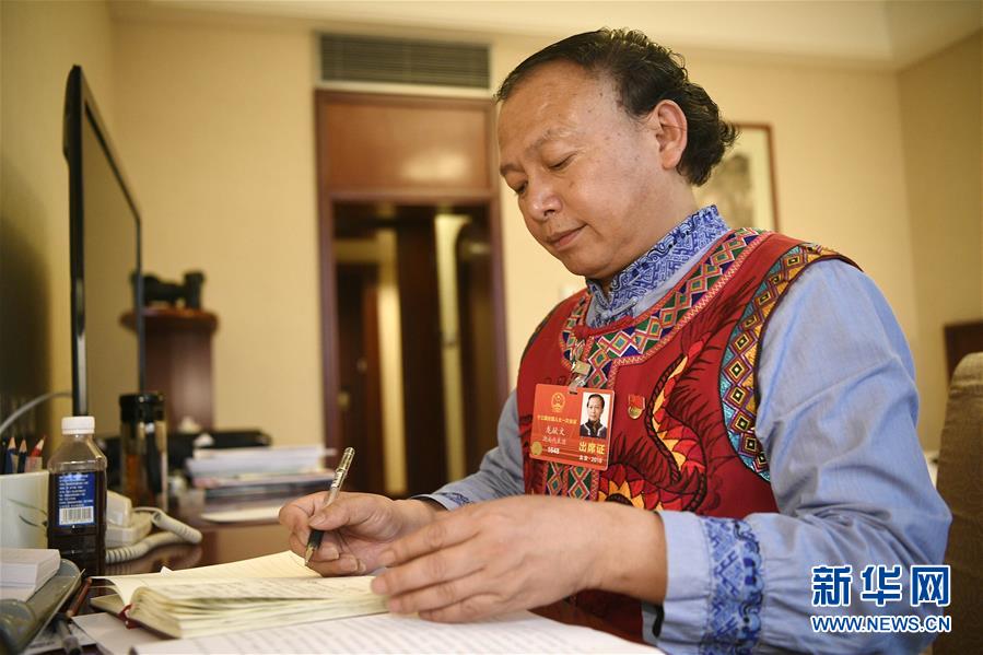 （兩會(huì)&middot;基層代表履職故事）（5）全國(guó)人大代表龍獻(xiàn)文：幸福都是奮斗出來(lái)的!