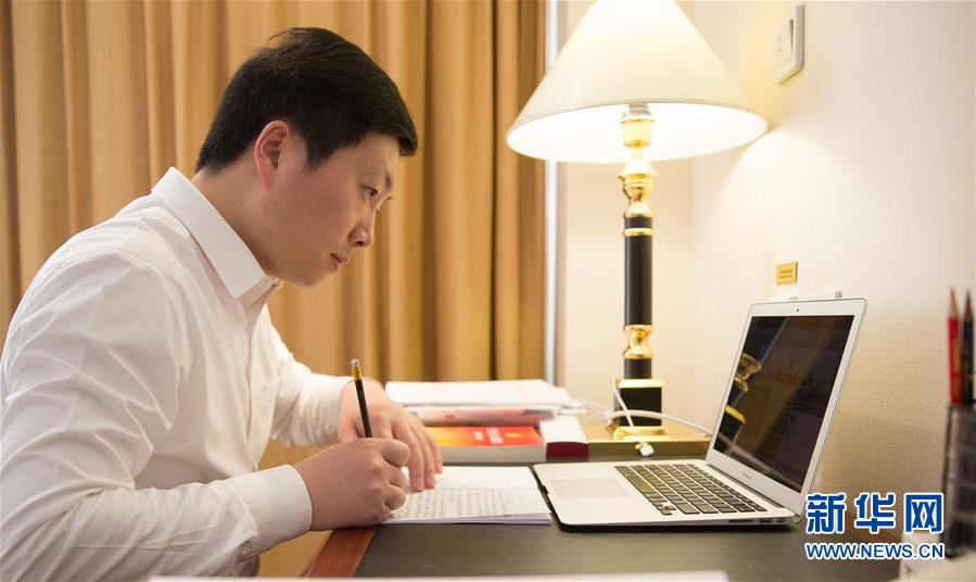 (兩會·基層代表履職故事)(2)全國人大代表楊飛飛:讓農(nóng)民工有更好的職業(yè)上升通道