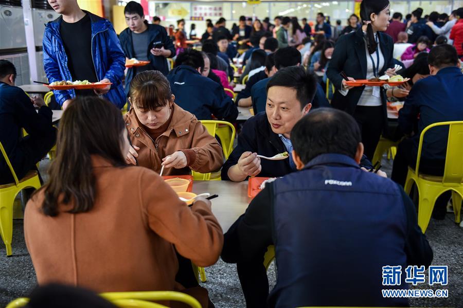 (兩會(huì)·基層代表履職故事)(7)全國(guó)人大代表?xiàng)铒w飛:讓農(nóng)民工有更好的職業(yè)上升通道