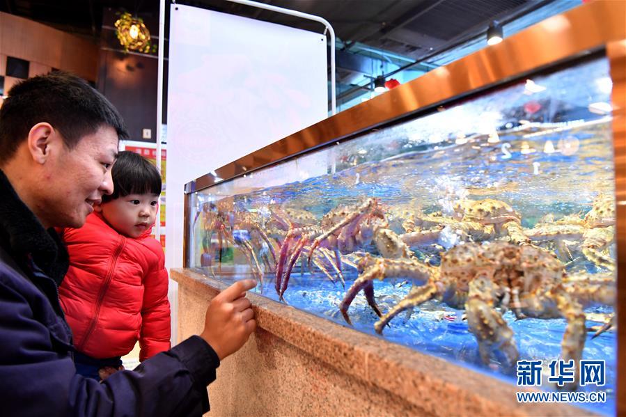 （在習(xí)近平新時(shí)代中國(guó)特色社會(huì)主義思想指引下&middot;將改革開(kāi)放進(jìn)行到底&middot;大國(guó)之約）（新華全媒頭條&middot;圖文互動(dòng)）（7）潮起東方浪涌時(shí)&mdash;&mdash;來(lái)自對(duì)外開(kāi)放前沿的時(shí)代強(qiáng)音