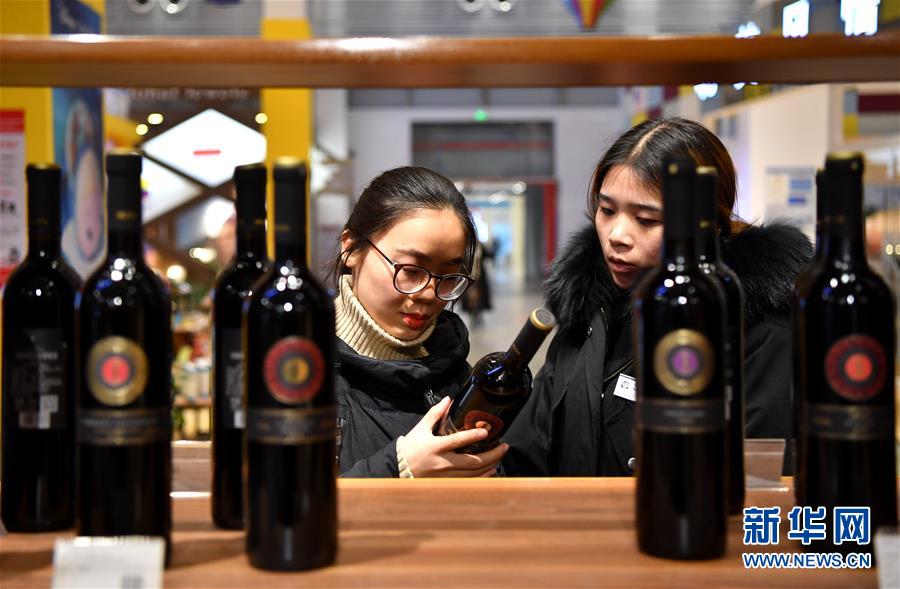 （在習(xí)近平新時(shí)代中國(guó)特色社會(huì)主義思想指引下&middot;將改革開(kāi)放進(jìn)行到底&middot;大國(guó)之約）（新華全媒頭條&middot;圖文互動(dòng)）（6）潮起東方浪涌時(shí)&mdash;&mdash;來(lái)自對(duì)外開(kāi)放前沿的時(shí)代強(qiáng)音