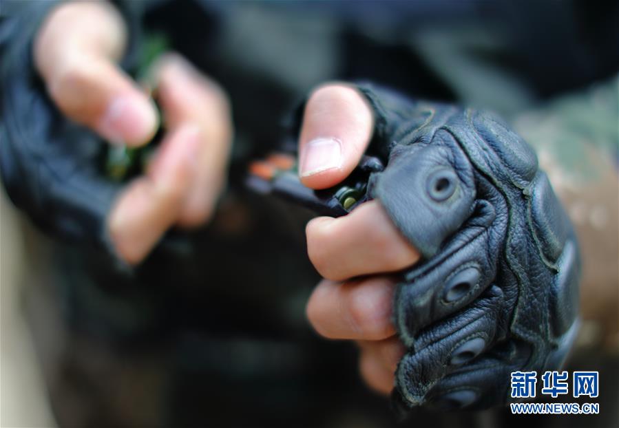 （新春走基層&middot;圖文互動）（2）實戰(zhàn)化的&ldquo;味道&rdquo;&mdash;&mdash;走進武警雪豹突擊隊