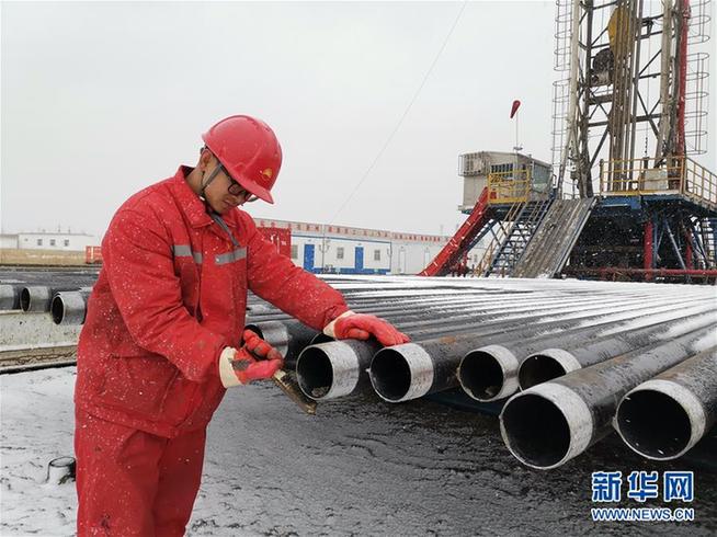 （走基層 聽(tīng)民聲&middot;圖文互動(dòng)）（2）&ldquo;條件進(jìn)步了，好作風(fēng)沒(méi)變&rdquo;&mdash;&mdash;記者夜守大慶油田1205鉆井隊(duì)