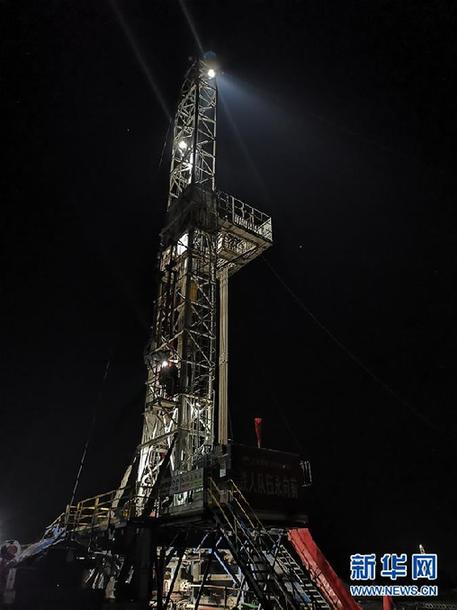 （走基層 聽(tīng)民聲&middot;圖文互動(dòng)）（3）&ldquo;條件進(jìn)步了，好作風(fēng)沒(méi)變&rdquo;&mdash;&mdash;記者夜守大慶油田1205鉆井隊(duì)