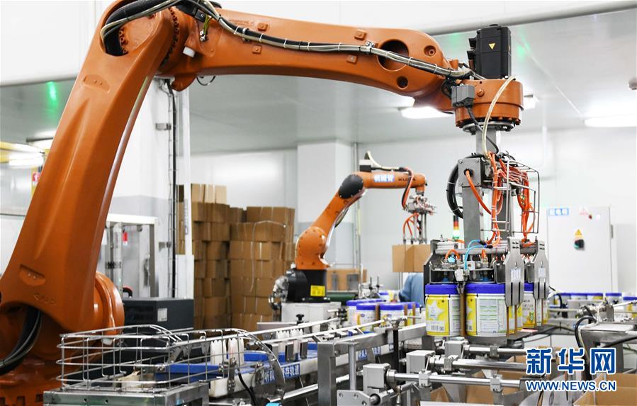 （在習(xí)近平新時(shí)代中國特色社會(huì)主義思想指引下&mdash;&mdash;新時(shí)代新作為新篇章&middot;圖文互動(dòng)）（4）&ldquo;無人作業(yè)&rdquo;來臨 綠色食品&ldquo;當(dāng)家&rdquo;&mdash;&mdash;黑龍江探索現(xiàn)代農(nóng)業(yè)發(fā)展路徑