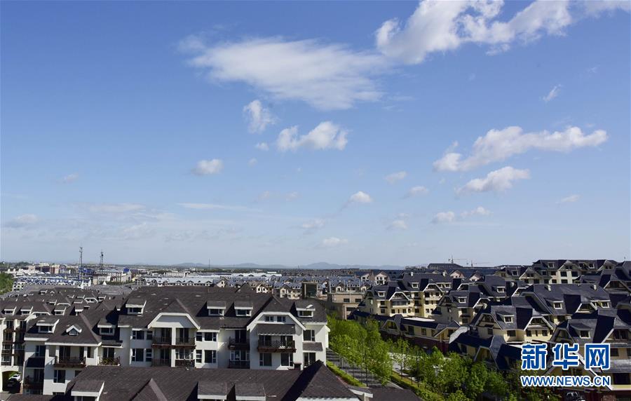 （在習(xí)近平新時代中國特色社會主義思想指引下&mdash;&mdash;新時代新作為新篇章&middot;圖文互動）（1）在這里，遇見&ldquo;詩和遠(yuǎn)方&rdquo;&mdash;&mdash;長白山下&ldquo;第一鎮(zhèn)&rdquo;的全域旅游實(shí)踐