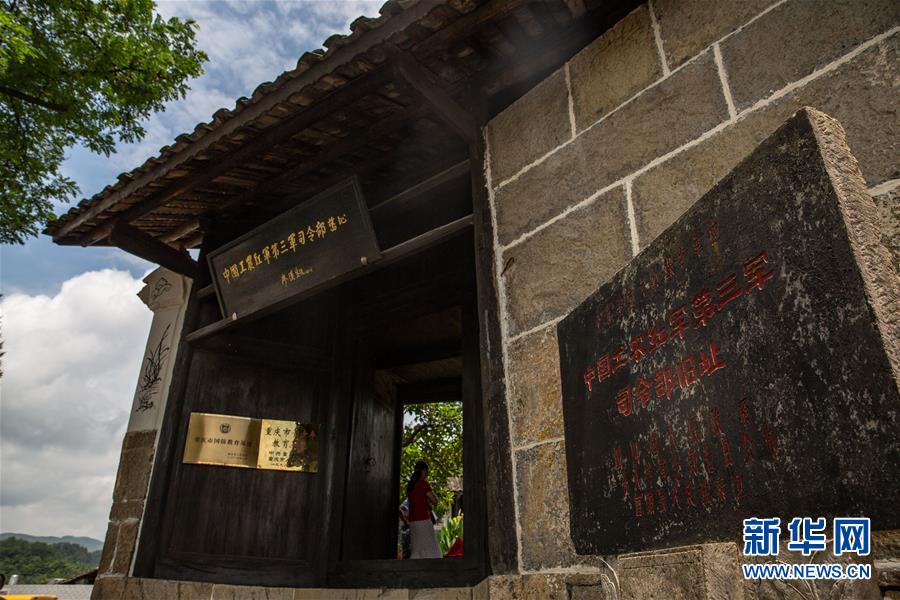 （壯麗70年&middot;奮斗新時代&mdash;&mdash;記者再走長征路&middot;圖文互動）（1）手捧棉被憶紅軍：走了那么多年，我們都念他們的好