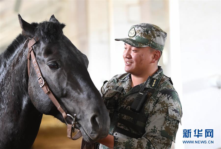 （新華全媒頭條&middot;愛國情 奮斗者&middot;圖文互動）（4）初心不改 紅心向黨&mdash;&mdash;西部戰(zhàn)區(qū)陸軍某旅玉樹獨立騎兵連連長尼都塔生一家四代跟黨走紀實