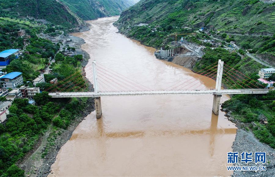 （新華全媒頭條&middot;壯麗70年&middot;奮斗新時(shí)代&mdash;&mdash;記者再走長征路&middot;圖文互動(dòng)）（3）前進(jìn)，向著光明的方向&mdash;&mdash;尋訪金沙江畔紅色印記