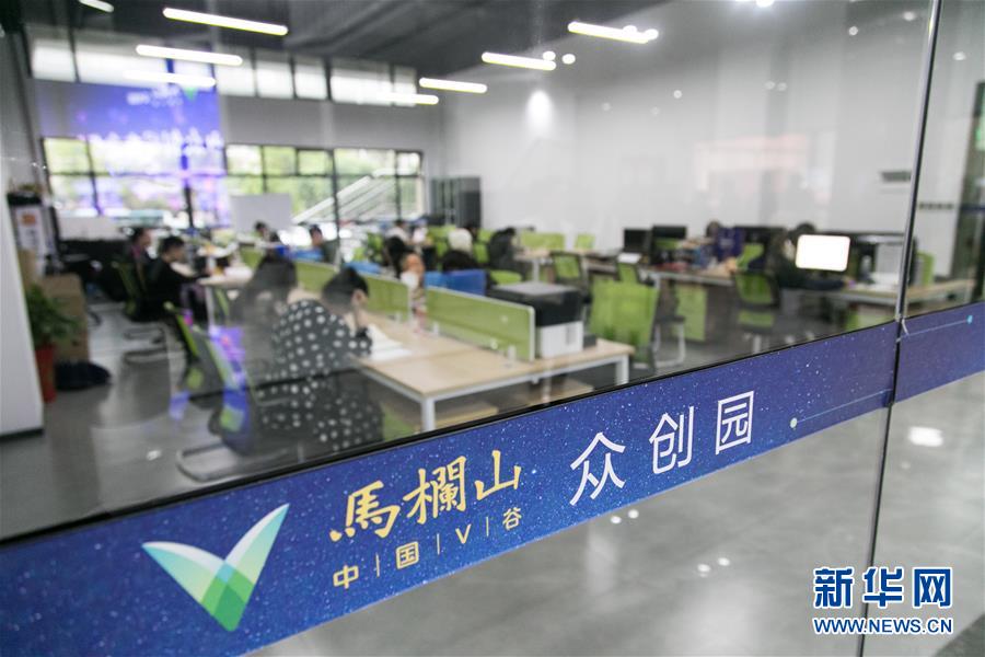 （壯麗70年&middot;奮斗新時(shí)代&mdash;&mdash;共和國發(fā)展成就巡禮&middot;圖文互動(dòng)）（8）敢教日月?lián)Q新天&mdash;&mdash;喜看三湘大地70年巨變