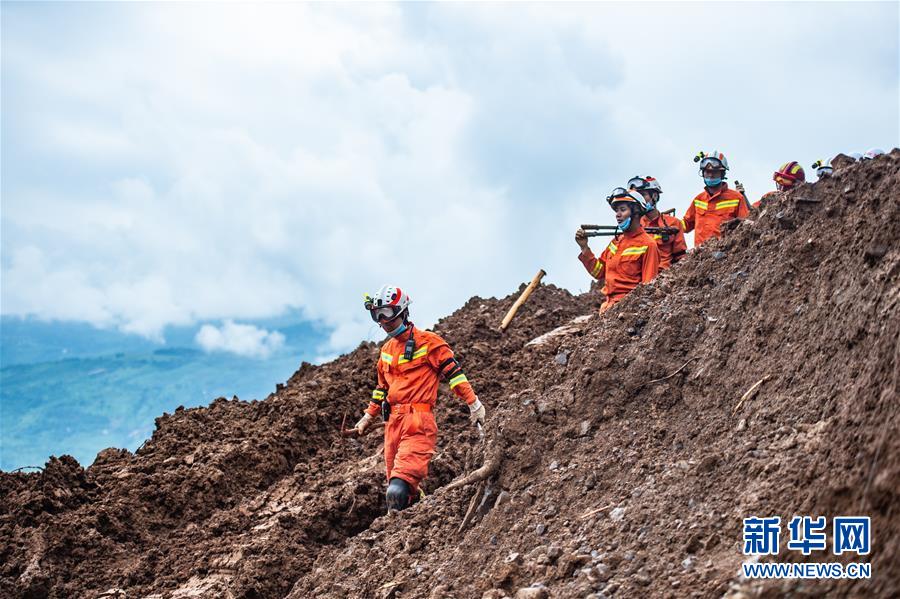 （新華全媒頭條&middot;圖文互動(dòng)）（3）有一絲希望，就盡百倍努力&mdash;&mdash;貴州水城&ldquo;7&middot;23&rdquo;特大山體滑坡72小時(shí)救援紀(jì)實(shí)
