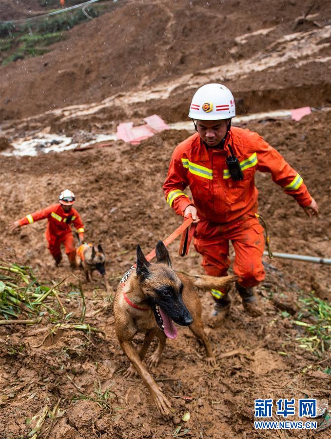 （新華全媒頭條&middot;圖文互動(dòng)）（4）有一絲希望，就盡百倍努力&mdash;&mdash;貴州水城&ldquo;7&middot;23&rdquo;特大山體滑坡72小時(shí)救援紀(jì)實(shí)