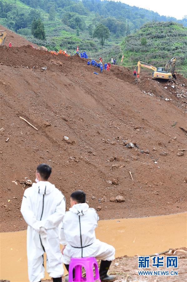 （新華全媒頭條&middot;圖文互動(dòng)）（9）有一絲希望，就盡百倍努力&mdash;&mdash;貴州水城&ldquo;7&middot;23&rdquo;特大山體滑坡72小時(shí)救援紀(jì)實(shí)