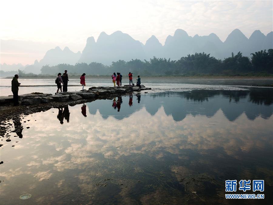 （壯麗70年&middot;奮斗新時(shí)代&mdash;&mdash;共和國(guó)發(fā)展成就巡禮&middot;圖文互動(dòng)）（8）壯美廣西70年：走活開放新棋局 勠力共圓復(fù)興夢(mèng)