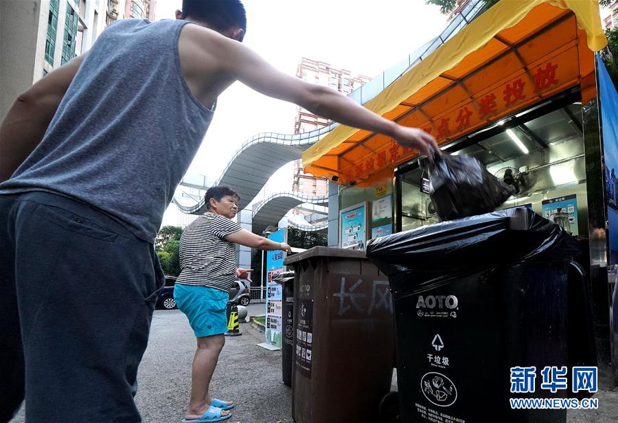 （新華視點(diǎn)&middot;圖文互動(dòng)）（3）上海垃圾分類&ldquo;滿月&rdquo;：&ldquo;拎得清&rdquo;了，&ldquo;守得住&rdquo;么？