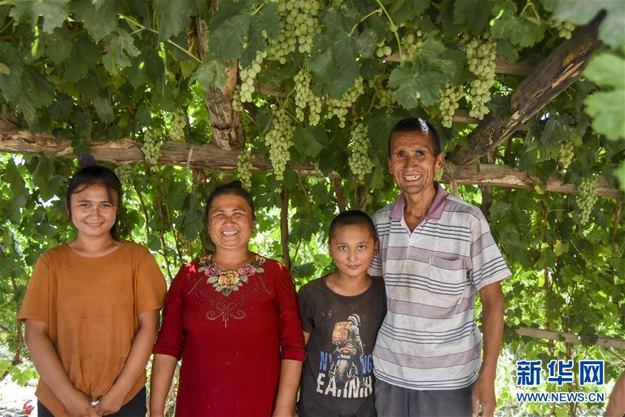(壯麗70年·奮斗新時代——共和國發(fā)展成就巡禮·圖文互動)(6)鑄劍為犁造綠洲 安邊固疆筑“長城”——新疆生產(chǎn)建設(shè)兵團維穩(wěn)戍邊改革發(fā)展紀實