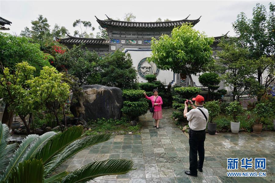 （在習(xí)近平新時(shí)代中國(guó)特色社會(huì)主義思想指引下&mdash;&mdash;新時(shí)代新作為新篇章&middot;總書記關(guān)心的百姓身邊事&middot;圖文互動(dòng)）（6）留住鄉(xiāng)愁 綻放新顏&mdash;&mdash;傳統(tǒng)村落保護(hù)激發(fā)鄉(xiāng)村活力