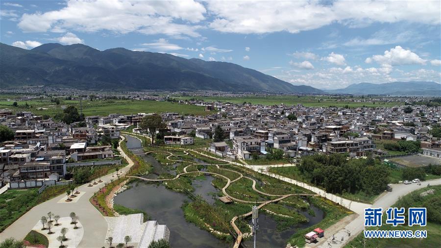 （在習(xí)近平新時(shí)代中國(guó)特色社會(huì)主義思想指引下&mdash;&mdash;新時(shí)代新作為新篇章&middot;總書記關(guān)心的百姓身邊事&middot;圖文互動(dòng)）（7）留住鄉(xiāng)愁 綻放新顏&mdash;&mdash;傳統(tǒng)村落保護(hù)激發(fā)鄉(xiāng)村活力