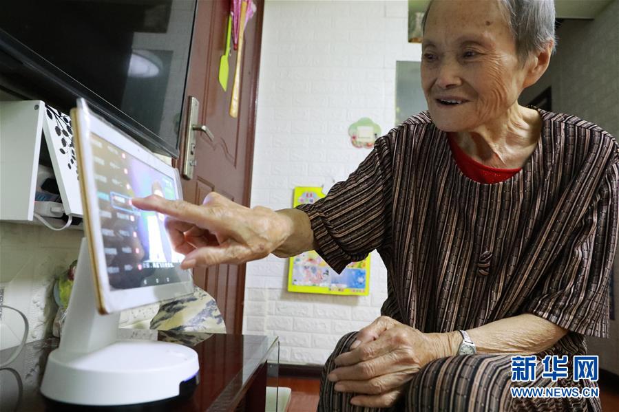 （在習(xí)近平新時代中國特色社會主義思想指引下&mdash;&mdash;新時代新作為新篇章&middot;總書記關(guān)心的百姓身邊事）（1）養(yǎng)老院新&ldquo;風(fēng)景&rdquo;：大愛扮美夕陽紅