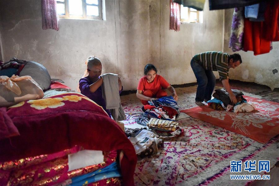 （決戰(zhàn)決勝脫貧攻堅(jiān)&middot;圖文互動(dòng)）（6）拋在舊鄉(xiāng)的&ldquo;火墻&rdquo;&mdash;&mdash;新疆易地扶貧搬遷安置點(diǎn)見聞