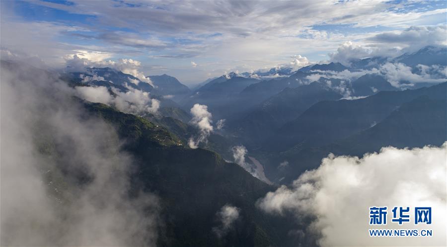 （決戰(zhàn)決勝脫貧攻堅(jiān)&middot;圖文互動(dòng)）（1）怒江大峽谷興起&ldquo;生態(tài)行當(dāng)&rdquo;