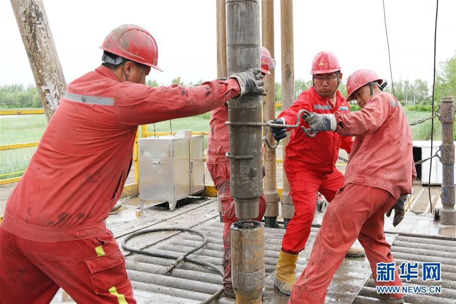 （圖文互動(dòng)）（3）當(dāng)好標(biāo)桿旗幟 建設(shè)百年油田&mdash;&mdash;寫在大慶油田發(fā)現(xiàn)60周年之際