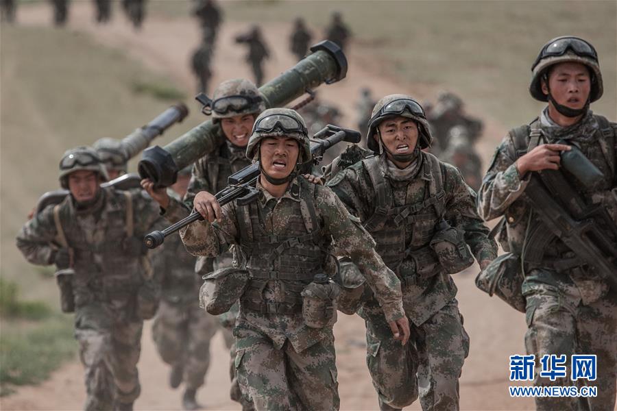 （新華全媒頭條&middot;圖文互動(dòng)）（13）沿著中國特色強(qiáng)軍之路闊步前進(jìn)&mdash;&mdash;黨中央、中央軍委領(lǐng)導(dǎo)推進(jìn)國防和軍隊(duì)建設(shè)70年紀(jì)實(shí)