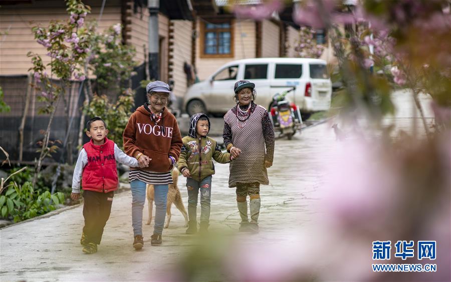 （圖文互動）（3）太陽照耀&ldquo;人類童年&rdquo;&mdash;&mdash;新時代直過民族脫貧攻堅(jiān)紀(jì)事