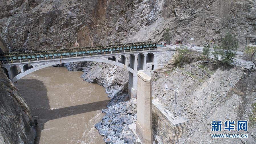 （新華全媒頭條&middot;圖文互動(dòng)）（1）沒有終結(jié)的尋找&mdash;&mdash;追尋川藏公路上的一位無名烈士