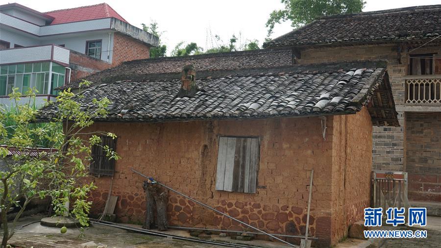 （新華全媒頭條&middot;圖文互動）（2）守望80年的土房 永恒不變的初心&mdash;&mdash;贛南蘇區(qū)曹承鳳家&ldquo;三棟房&rdquo;記事