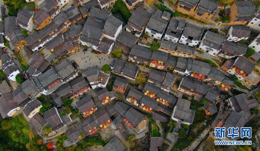 （圖文互動）（1）鄉(xiāng)村攝影師、鄉(xiāng)村&ldquo;模特&rdquo;、民宿店主&mdash;&mdash;鄉(xiāng)村旅游推動婺源農(nóng)民生活方式發(fā)生新變化