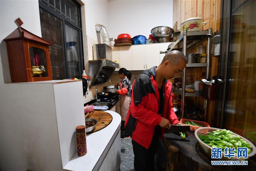 （圖文互動）（8）鄉(xiāng)村攝影師、鄉(xiāng)村&ldquo;模特&rdquo;、民宿店主&mdash;&mdash;鄉(xiāng)村旅游推動婺源農(nóng)民生活方式發(fā)生新變化