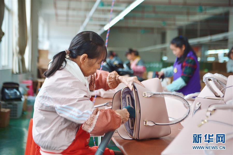 （圖文互動(dòng)）（3）人回鄉(xiāng)、錢回流、企回遷&mdash;&mdash;一個(gè)大石山區(qū)貧困縣的返鄉(xiāng)創(chuàng)業(yè)故事 