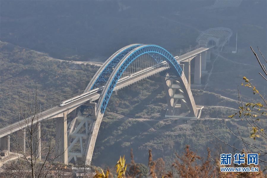 （新華全媒頭條&middot;圖文互動）（1）烏蒙歡歌高鐵來&mdash;&mdash;寫在成貴高鐵通車之際