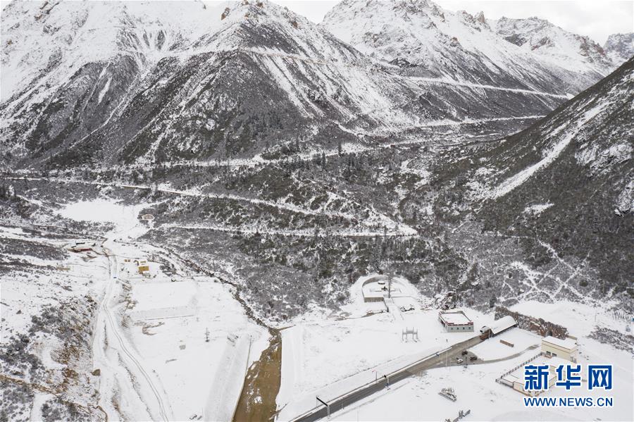 （新華全媒頭條&middot;圖文互動(dòng)）（2）格桑花開滿天路&mdash;&mdash;寫在川藏公路通車65周年之際