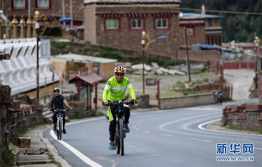 （新華全媒頭條&middot;圖文互動(dòng)）（11）格?；ㄩ_滿天路&mdash;&mdash;寫在川藏公路通車65周年之際