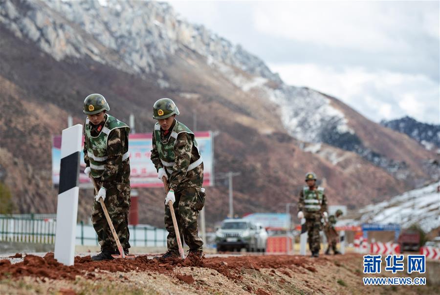 （新華全媒頭條&middot;圖文互動(dòng)）（12）格桑花開滿天路&mdash;&mdash;寫在川藏公路通車65周年之際