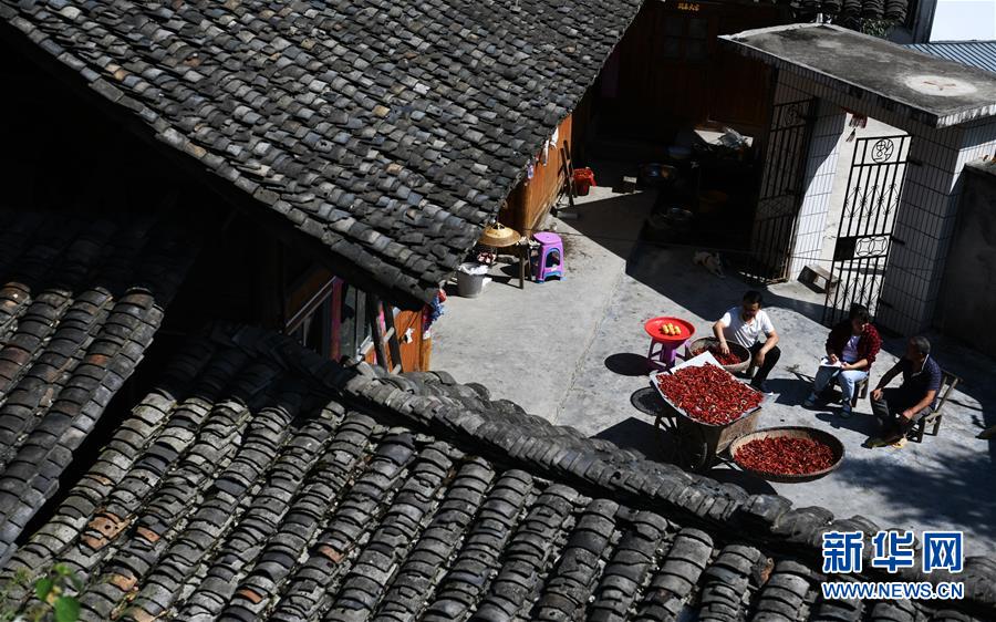 （新華全媒頭條&middot;圖文互動(dòng)）（3）干部去哪兒了？&mdash;&mdash;貴州干部大規(guī)模下沉脫貧攻堅(jiān)一線紀(jì)實(shí)