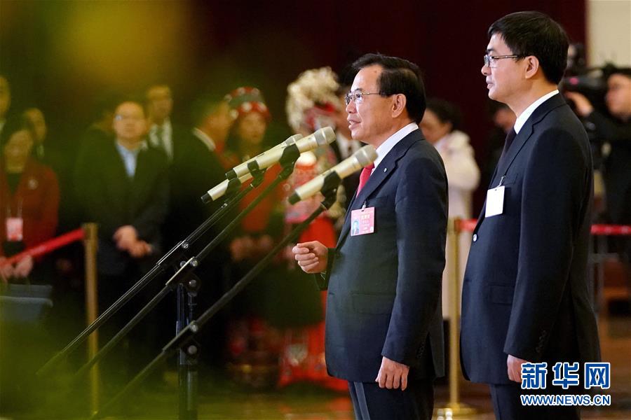 （兩會(huì)&middot;面對(duì)面）（14）全國人大代表接受采訪