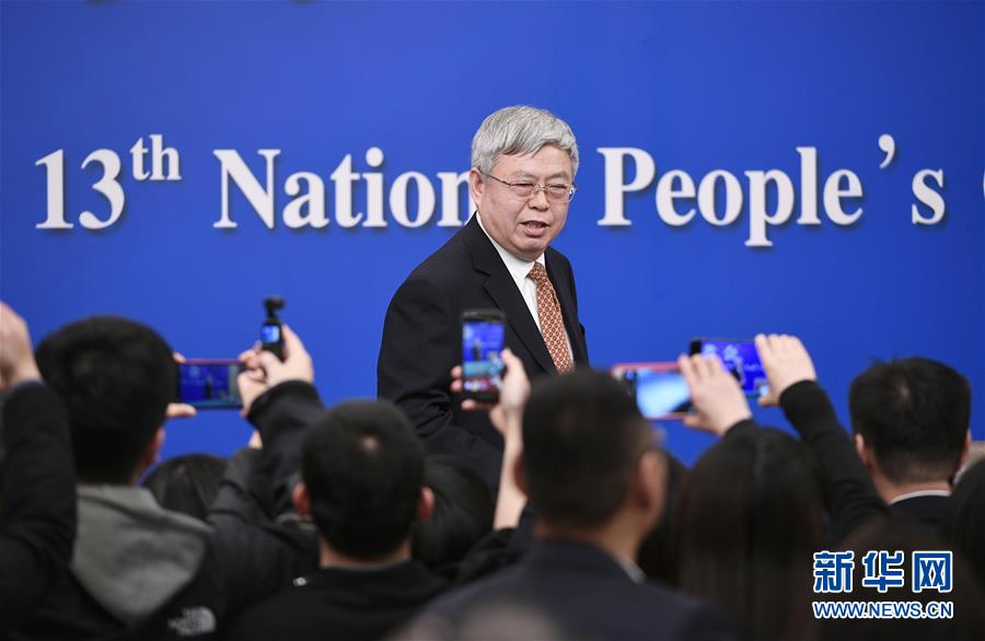 （兩會(huì)&middot;XHDW）（7）國務(wù)院扶貧辦主任劉永富就&ldquo;攻堅(jiān)克難&mdash;&mdash;堅(jiān)決打贏脫貧攻堅(jiān)戰(zhàn)&rdquo;答記者問