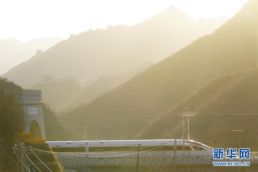 （新華全媒頭條&middot;圖文互動(dòng)）（3）勇立潮頭御風(fēng)行&mdash;&mdash;以習(xí)近平同志為核心的黨中央2019年治國(guó)理政評(píng)述