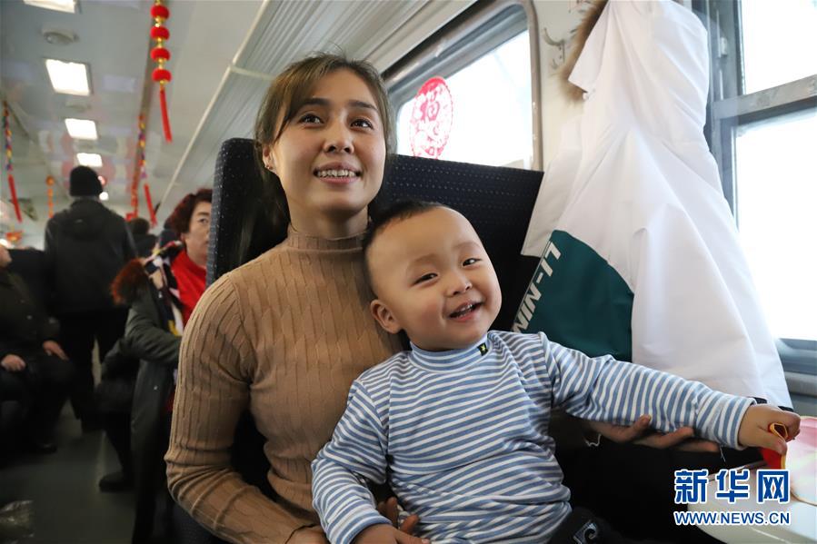 （新春走基層&middot;圖文互動(dòng)）（3）小康路上，與&ldquo;小慢車&rdquo;同行&mdash;&mdash;長(zhǎng)白山區(qū)綠皮火車二三事