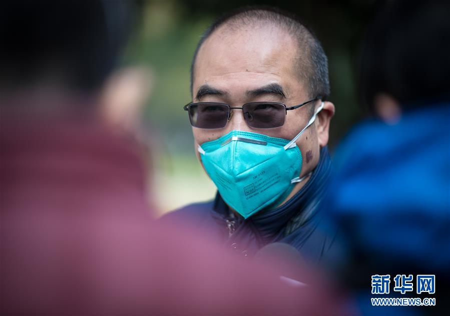 (新華全媒頭條·聚焦疫情防控·圖文互動(dòng))(7)拼漸凍生命 與疫魔競(jìng)速——記疫情“風(fēng)暴眼”中武漢金銀潭醫(yī)院院長(zhǎng)張定宇