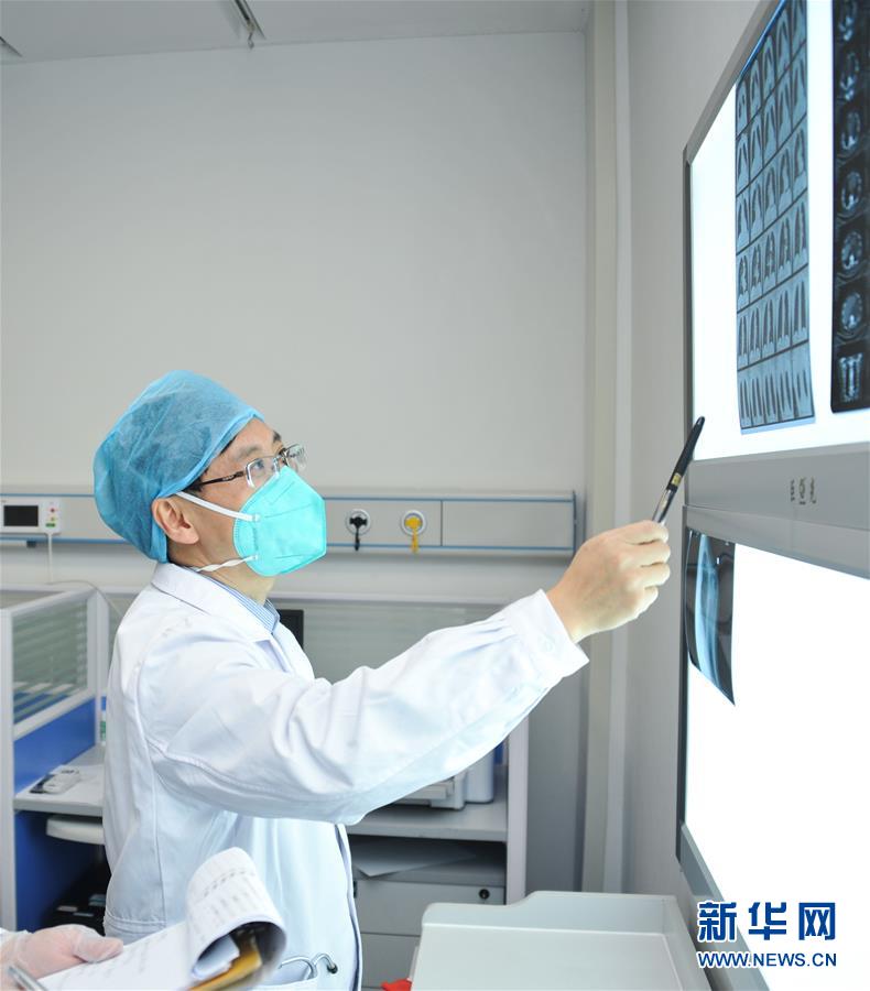 （新華全媒頭條&middot;圖文互動(dòng)）（6）戰(zhàn)紅區(qū)！&mdash;&mdash;發(fā)生在武漢抗疫隔離病房?jī)?nèi)的故事