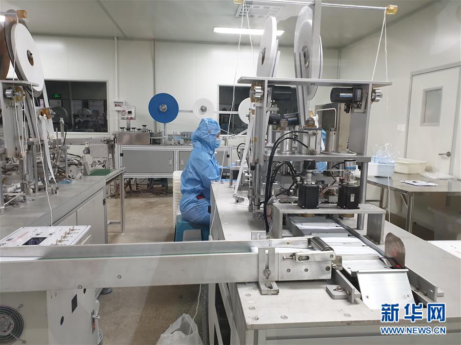 （來自經(jīng)濟(jì)前沿的故事&middot;企業(yè)復(fù)工復(fù)產(chǎn)&middot;圖文互動）（3）堅(jiān)守生產(chǎn)線就是保護(hù)&ldquo;生命線&rdquo;&mdash;&mdash;廣西部分企業(yè)復(fù)工生產(chǎn)見聞