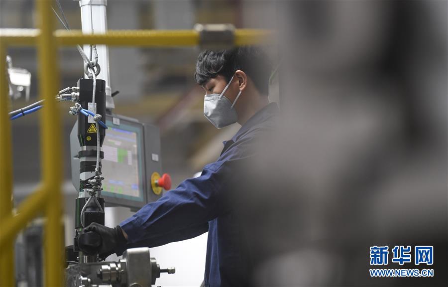 （聚焦疫情防控&middot;圖文互動）（2）防控生產(chǎn)兩不誤 各地有哪些&ldquo;硬核&rdquo;&mdash;&mdash;新型冠狀病毒感染的肺炎疫情防控焦點掃描之十