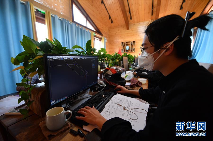 （圖文互動）（4）展會變直播 員工變網(wǎng)紅&mdash;&mdash;千億元家具產(chǎn)業(yè)別樣復工復產(chǎn)路