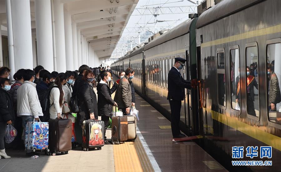 （新華全媒頭條&middot;圖文互動(dòng)）（2）暢通復(fù)工復(fù)產(chǎn)&ldquo;生命線&rdquo;&mdash;&mdash;全國恢復(fù)正常交通運(yùn)輸秩序